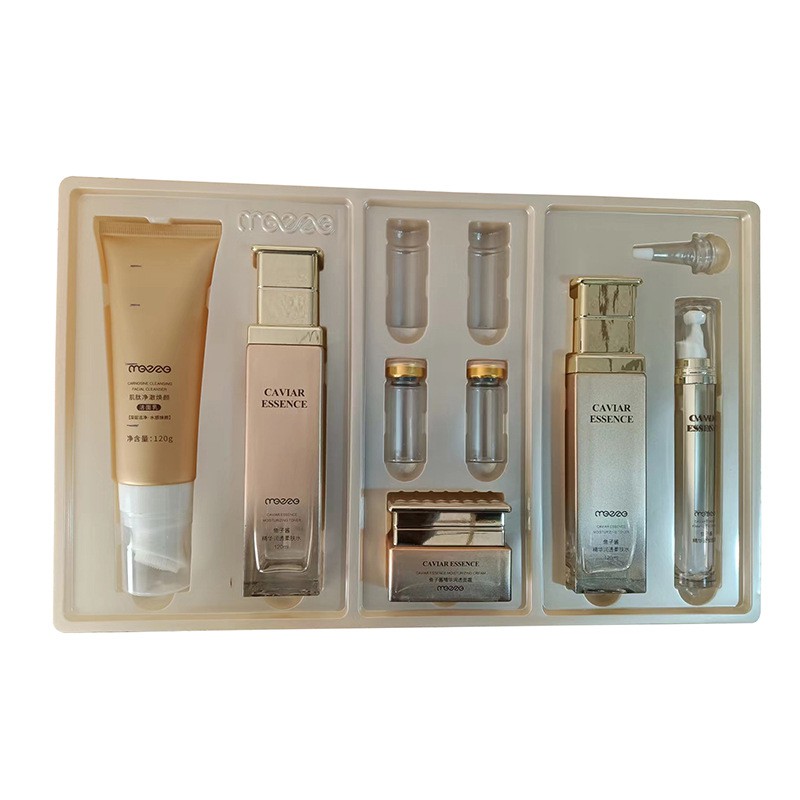 Plastic Skincare Blister Inserts Into The Packaging Tray