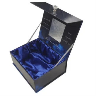 Magnetic buckle foldable gift box